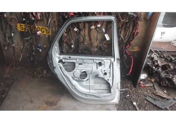 дверка ліва задня Renault Scenic, 99-03